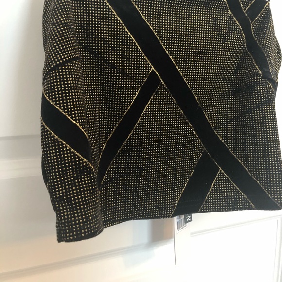 Gold and black velvet crop top size medium - Picture 2 of 2